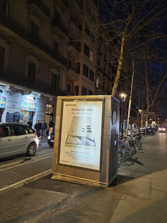 스페인 바르셀로나에서 삼성전자 '갤럭시S24' 광고 사진이 걸려있다. 김나인 기자